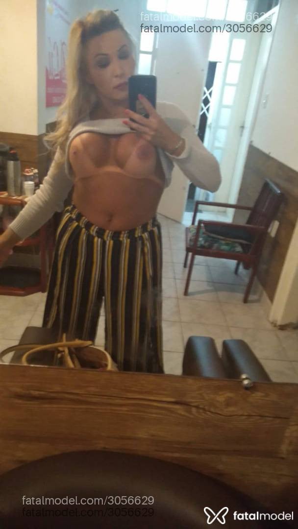 Acompanhante mulher trans loira (o) de olhos azuis - Imola Ferraz