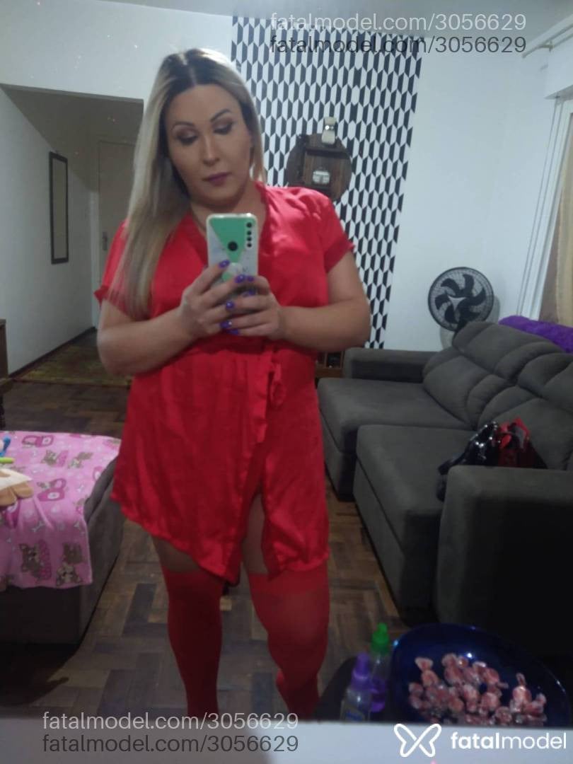Acompanhante mulher trans loira (o) de olhos azuis em Pelotas - Imola Ferraz