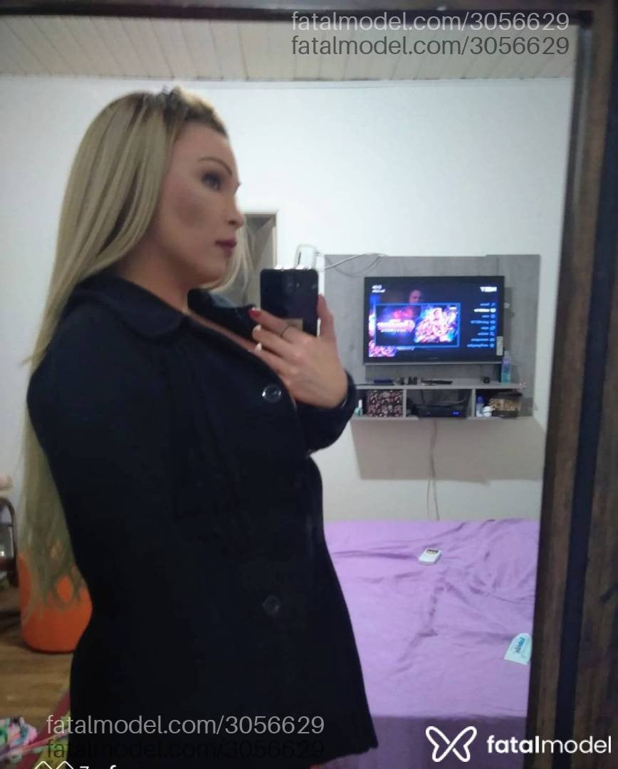 Acompanhante mulher trans loira (o) de olhos azuis - Imola Ferraz