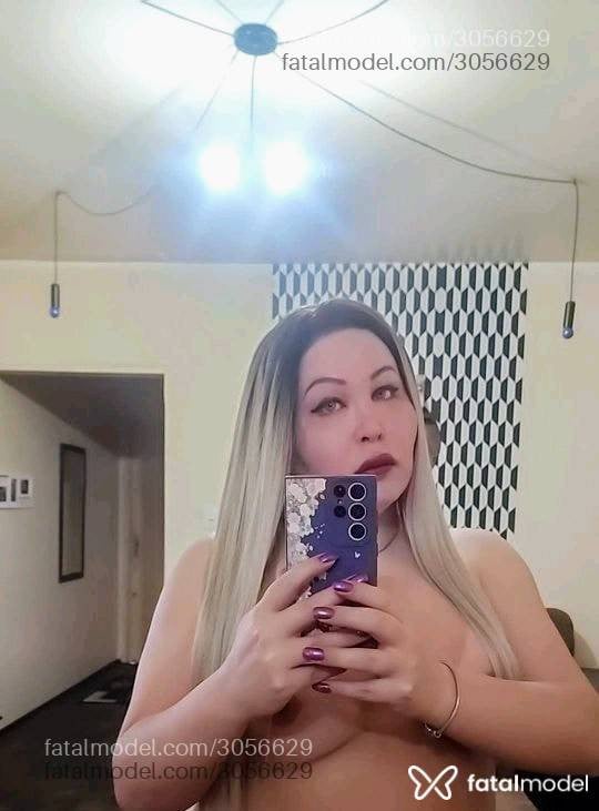 Acompanhante mulher trans loira (o) de olhos azuis - Imola Ferraz