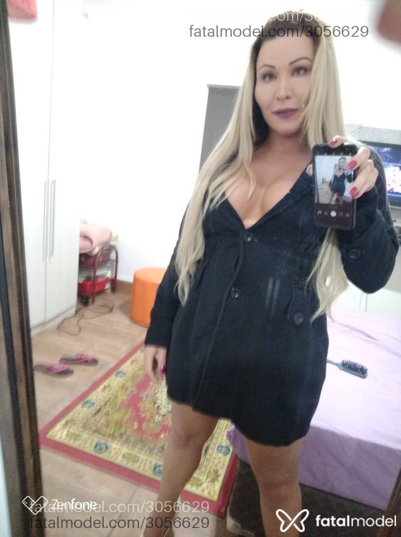 Acompanhante mulher trans loira (o) de olhos azuis - Imola Ferraz