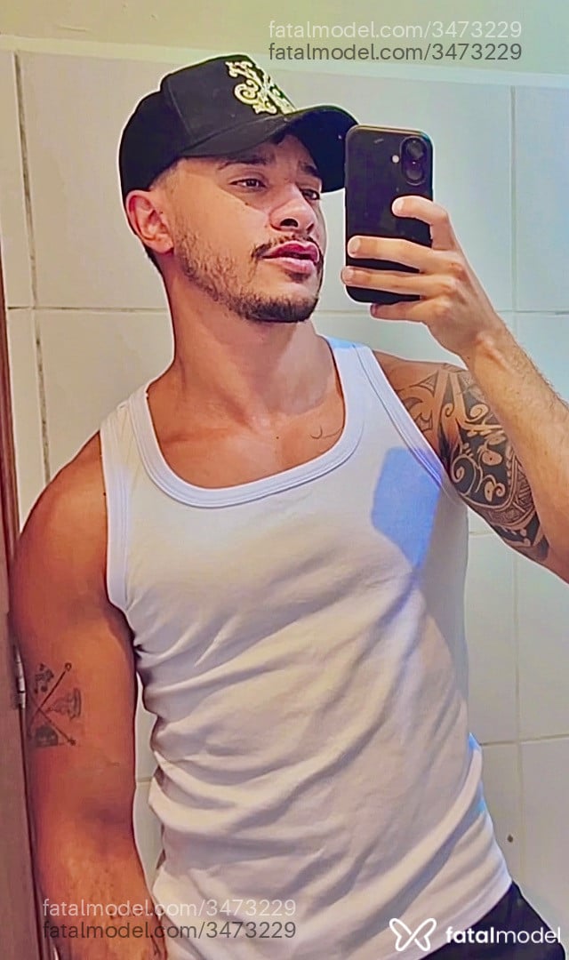 Acompanhante homem morena (o) de olhos pretos - Gusgb Acompanhante homem morena (o) de olhos pretos - Gusgb