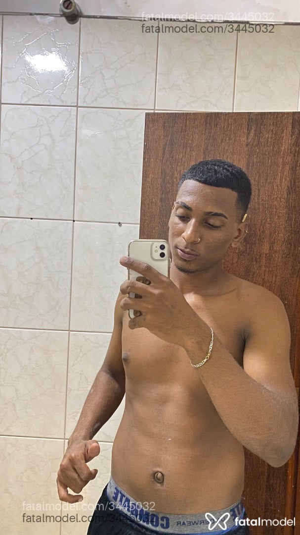 Acompanhante homem morena (o) de olhos pretos - Gabriel