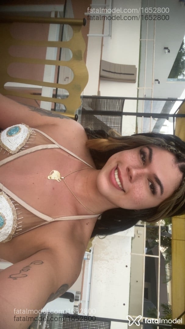 Acompanhante mulher trans morena (o) de olhos pretos em Água Boa - Dhanyella