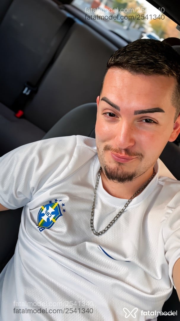 Acompanhante homem com cabelo castanho de olhos castanhos em São Leopoldo - Theo Allabrant