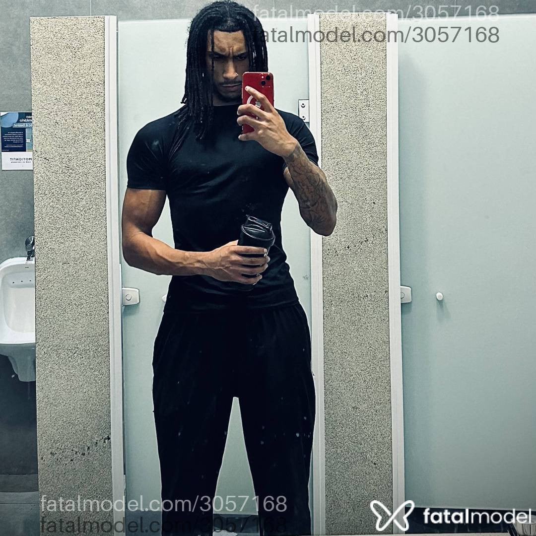 Acompanhante homem morena (o) de olhos pretos - Sousa