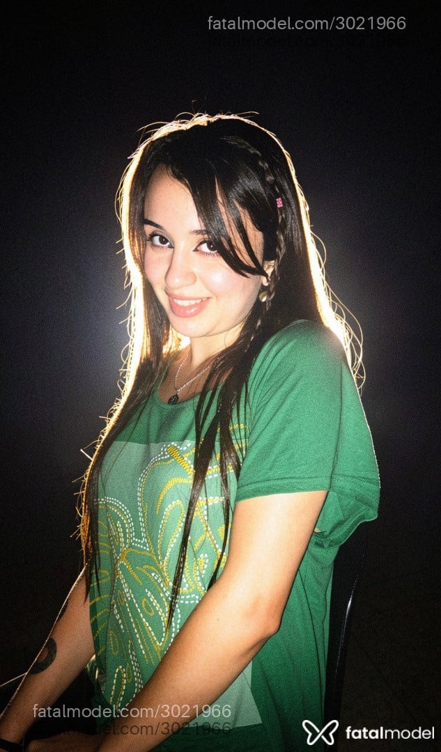 Acompanhante mulher com cabelo castanho de olhos castanhos - Nicolly Acompanhante mulher com cabelo castanho de olhos castanhos - Nicolly