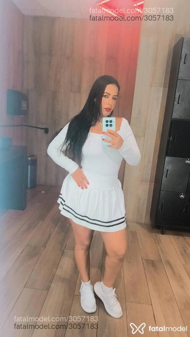 Acompanhante mulher morena (o) de olhos mel - Danny