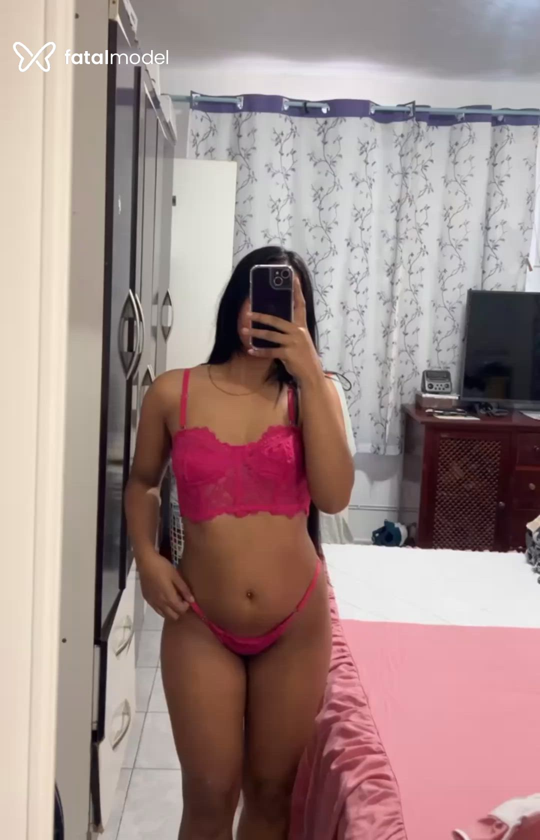 Acompanhante mulher morena (o) de olhos pretos - Ayla Acompanhante mulher morena (o) de olhos pretos - Ayla
