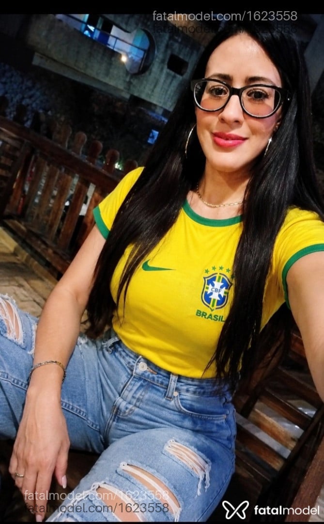 Acompanhante mulher morena (o) de olhos castanhos - Carol Acompanhante mulher morena (o) de olhos castanhos - Carol