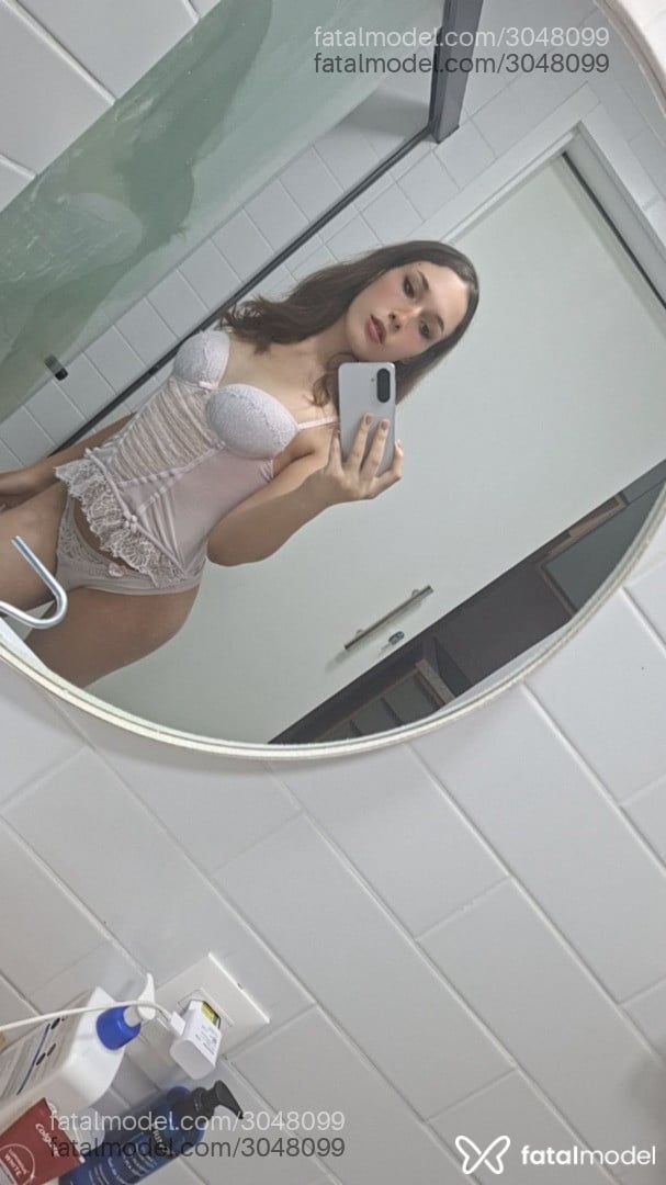 Acompanhante mulher trans com cabelo castanho de olhos castanhos - Catherine