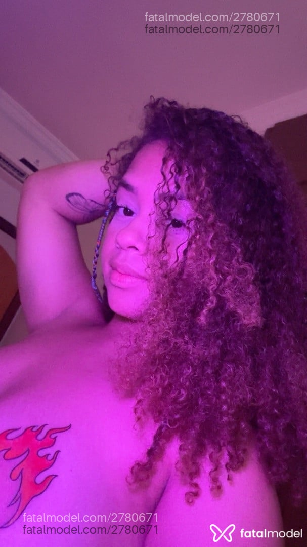 Acompanhante mulher loira (o) de olhos castanhos em Goiânia - Diana Amiguinha