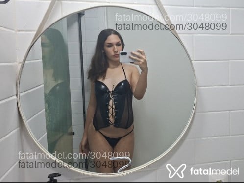 Acompanhante mulher trans com cabelo castanho de olhos castanhos - Catherine