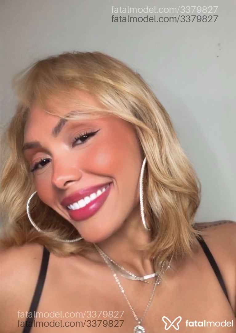 Acompanhante mulher loira (o) de olhos castanhos - Larissa Santos