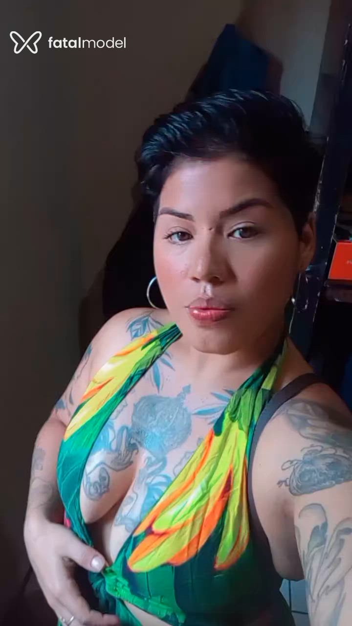 Acompanhante mulher com cabelo grisalho de olhos mel - Aylla Acompanhante mulher com cabelo grisalho de olhos mel - Aylla