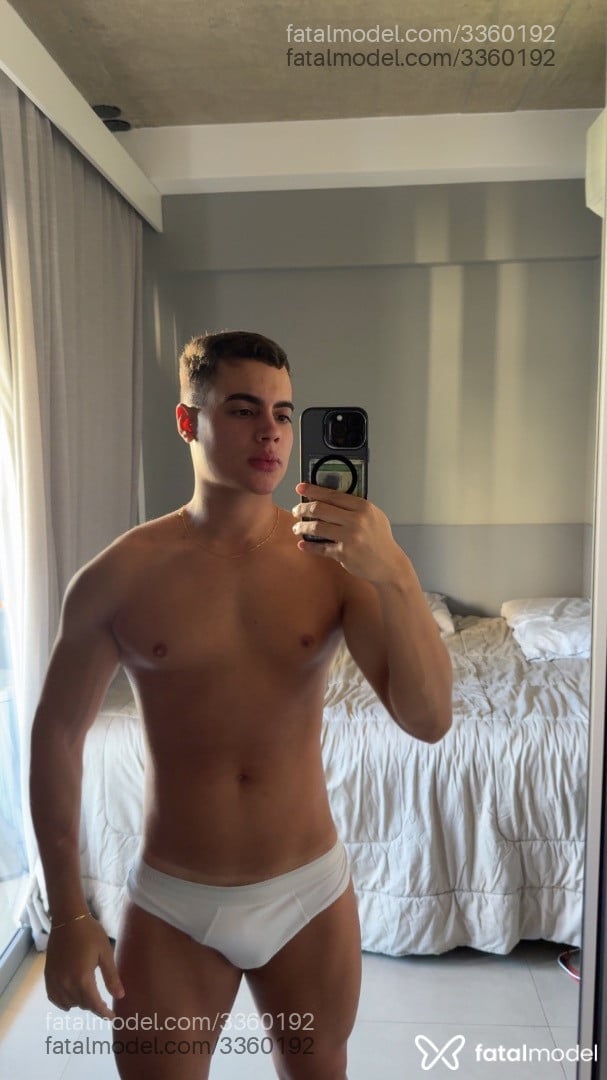 Acompanhante homem com cabelo castanho de olhos castanhos - Kaue Gomes Acompanhante homem com cabelo castanho de olhos castanhos - Kaue Gomes