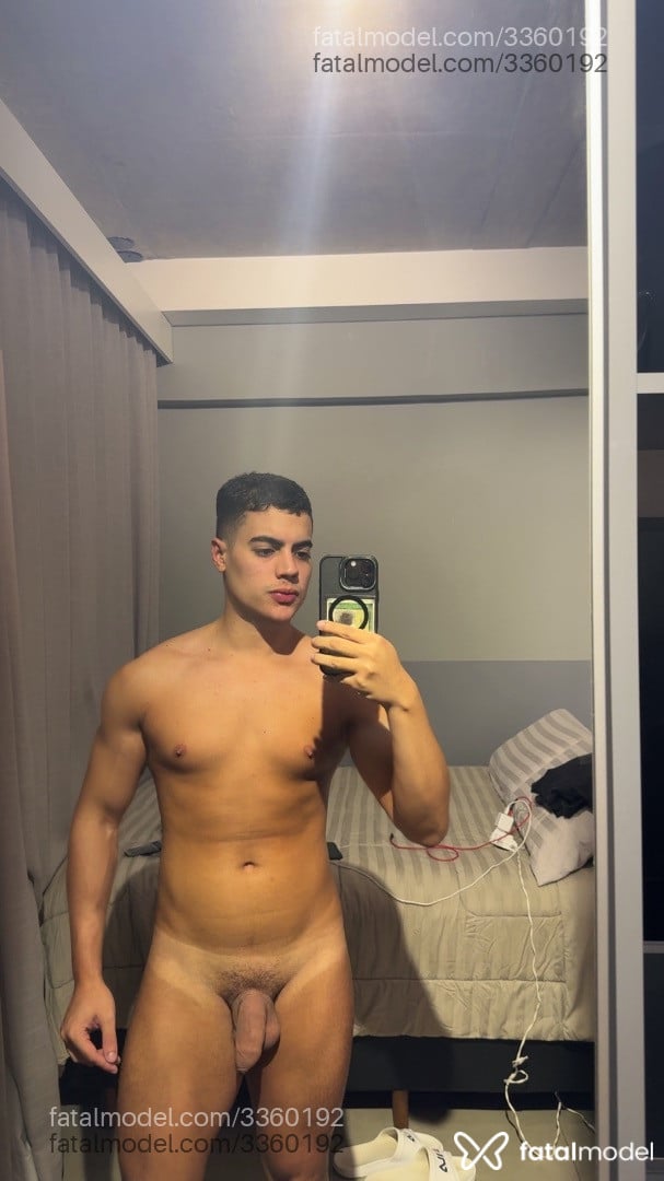 Acompanhante homem com cabelo castanho de olhos castanhos - Kaue Gomes Acompanhante homem com cabelo castanho de olhos castanhos - Kaue Gomes