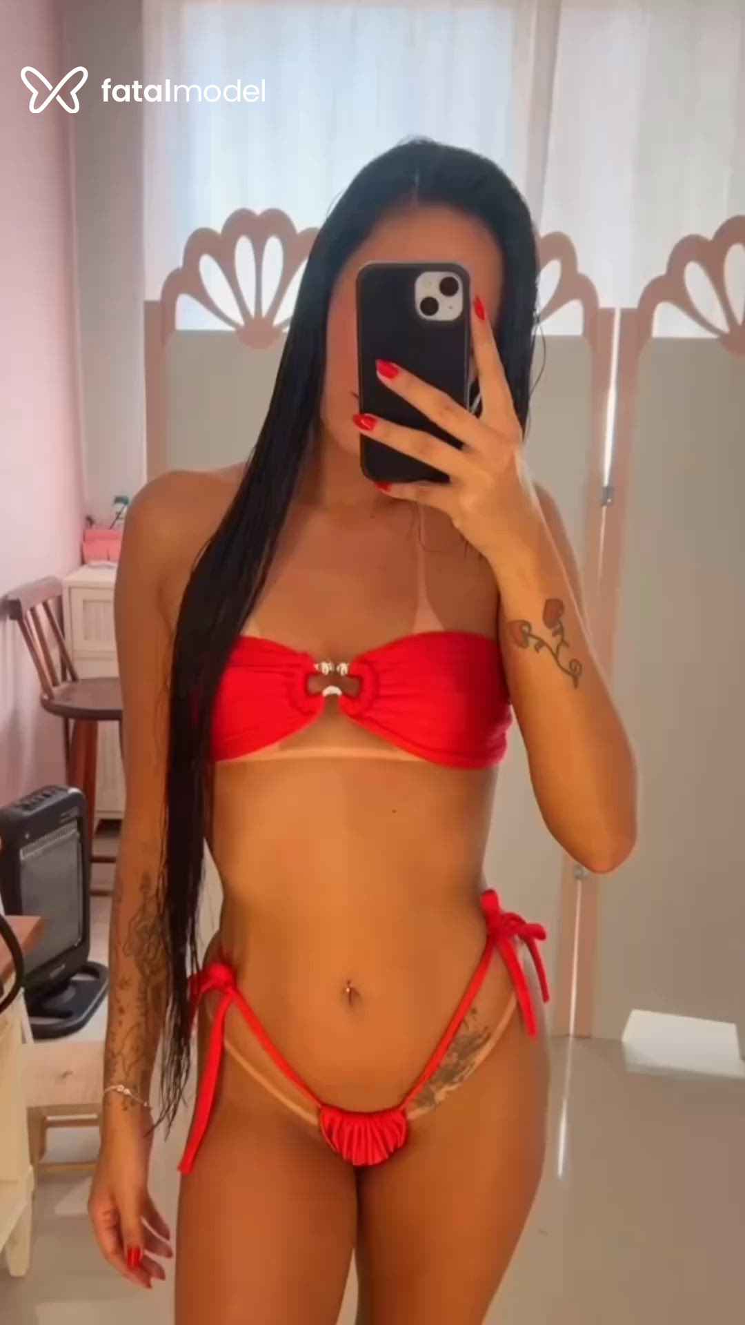 Acompanhante mulher morena (o) de olhos castanhos - Valentina