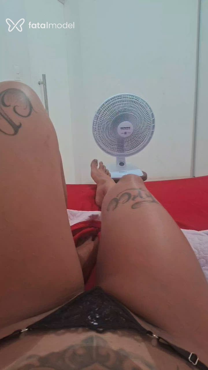Acompanhante mulher morena (o) de olhos mel - Bruna