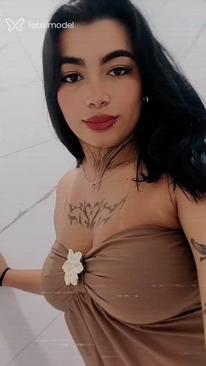 Acompanhante mulher morena (o) de olhos pretos - Kiara Santini
