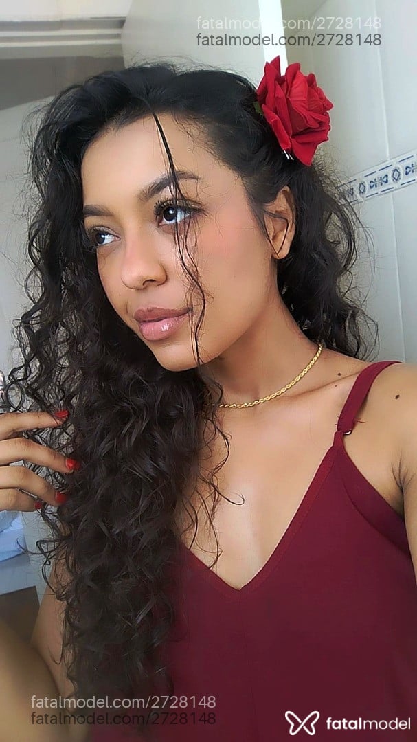 Acompanhante mulher morena (o) de olhos castanhos - Gaby Bueno Acompanhante mulher morena (o) de olhos castanhos - Gaby Bueno