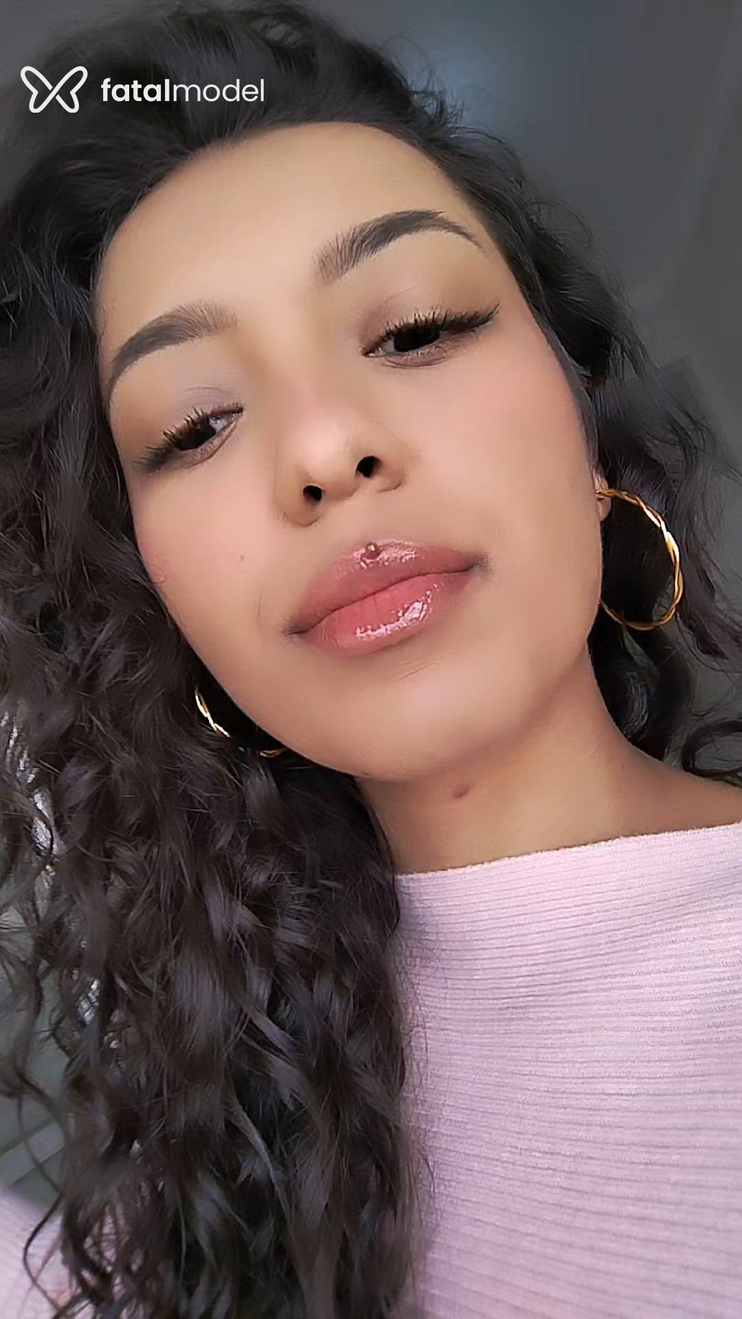 Acompanhante mulher morena (o) de olhos castanhos - Gaby Bueno Acompanhante mulher morena (o) de olhos castanhos - Gaby Bueno