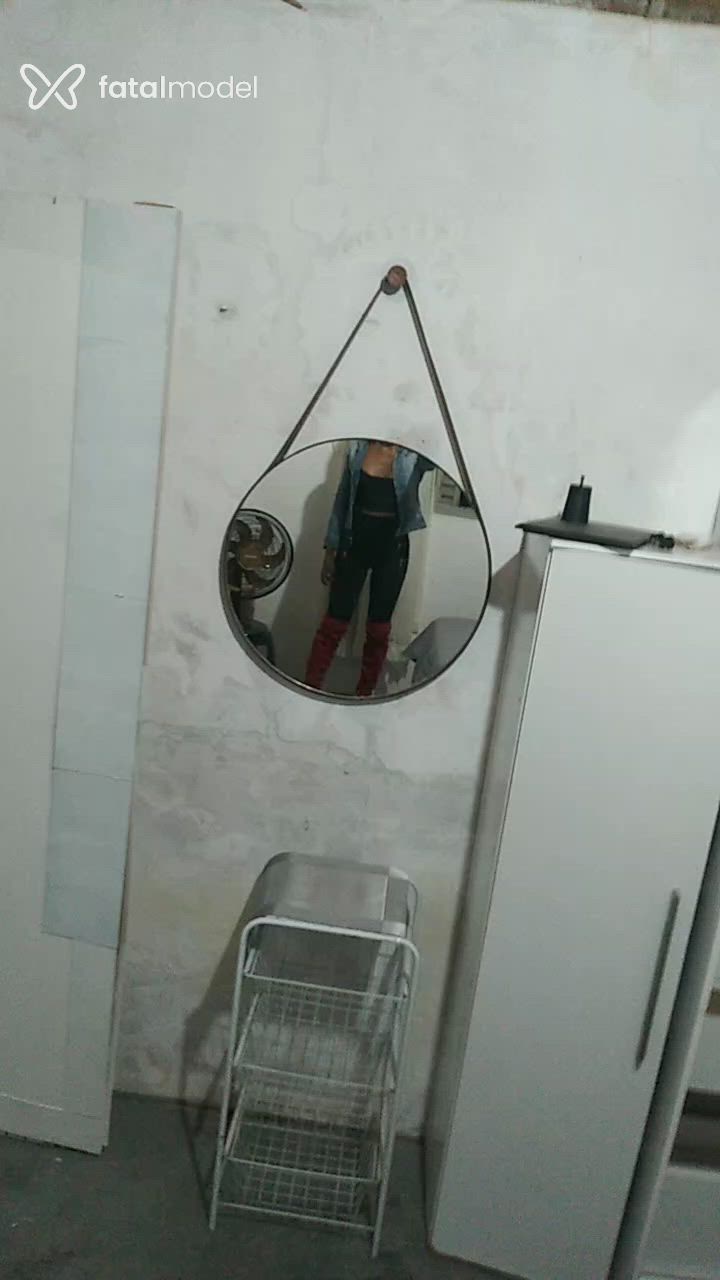Acompanhante mulher trans com cabelo castanho de olhos castanhos - Jhenyy