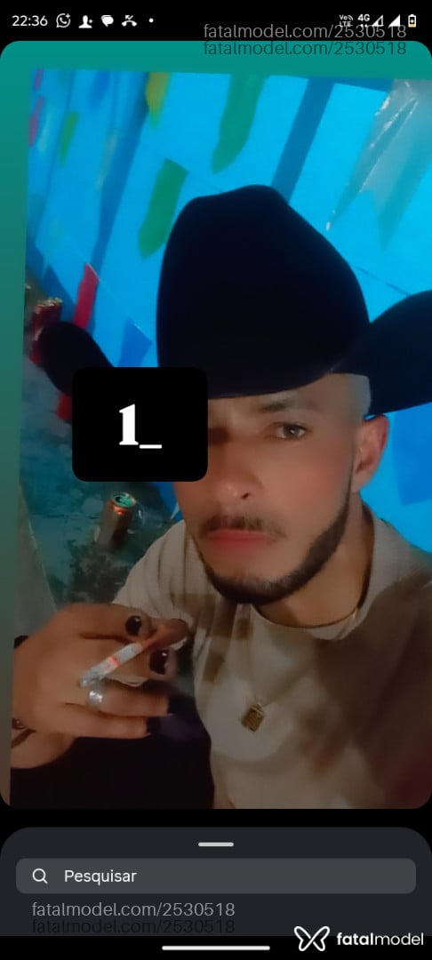Acompanhante homem com cabelo castanho de olhos pretos - Felipe