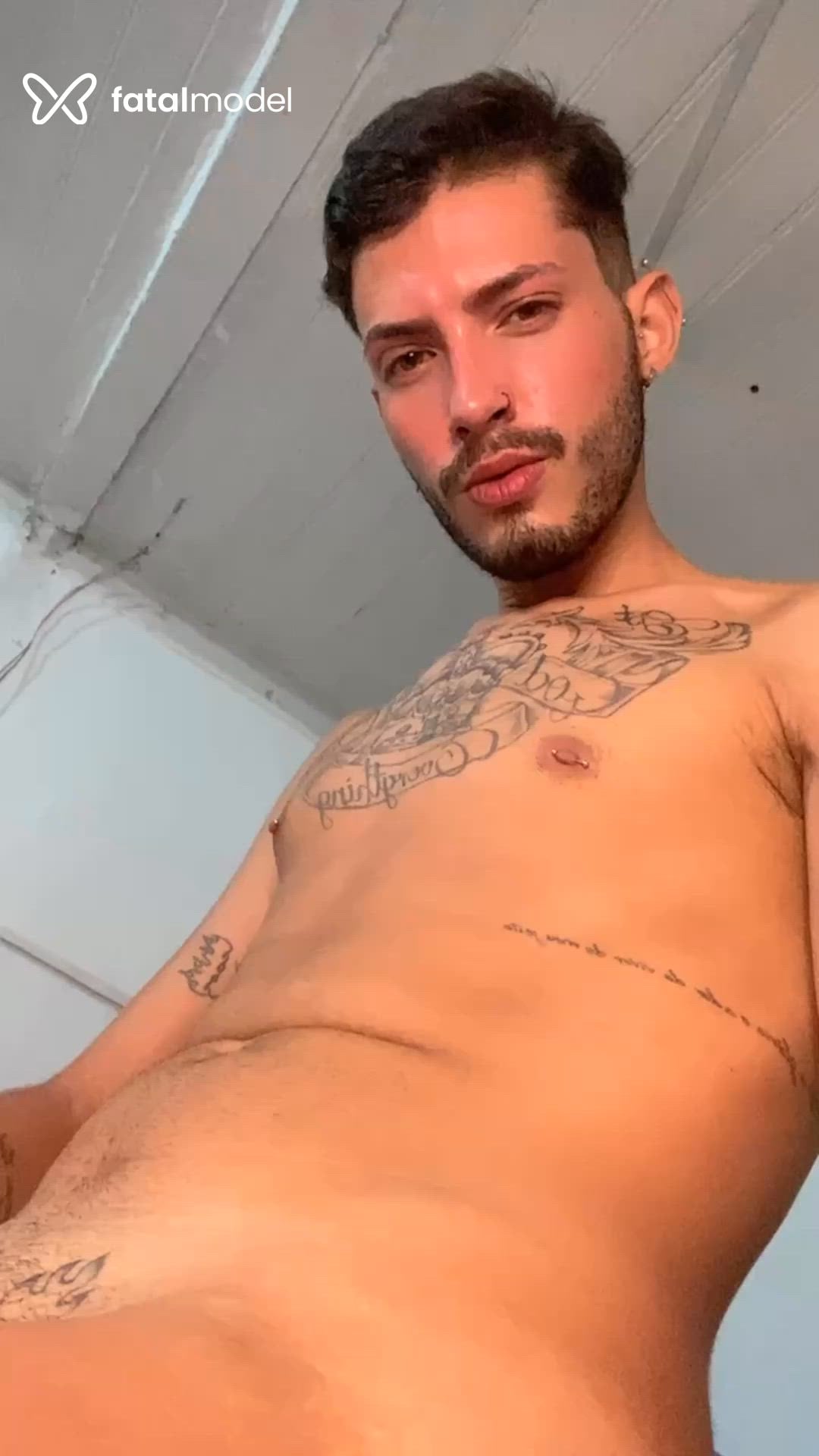 Acompanhante homem morena (o) de olhos verdes - Biel Acompanhante homem morena (o) de olhos verdes - Biel