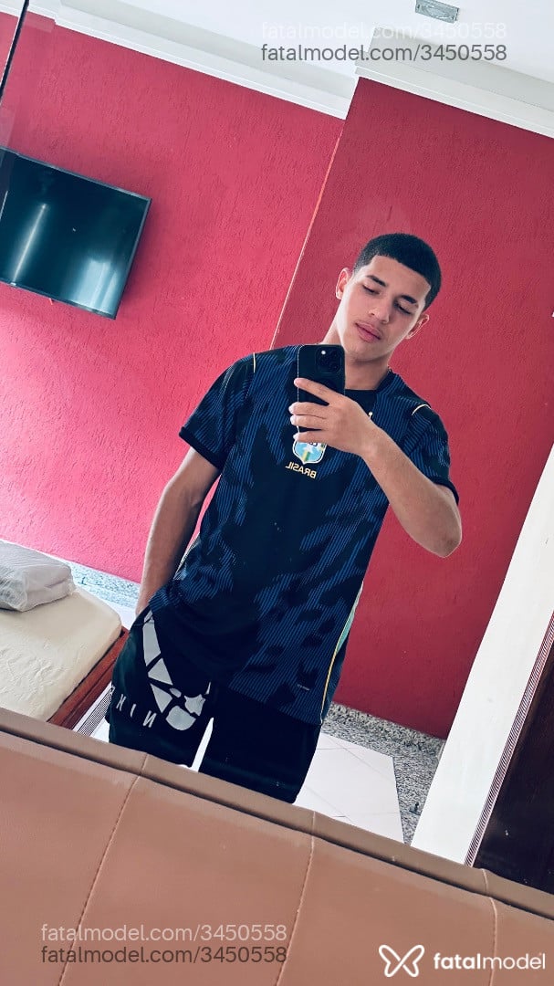 Acompanhante homem morena (o) de olhos castanhos - Silva Acompanhante homem morena (o) de olhos castanhos - Silva