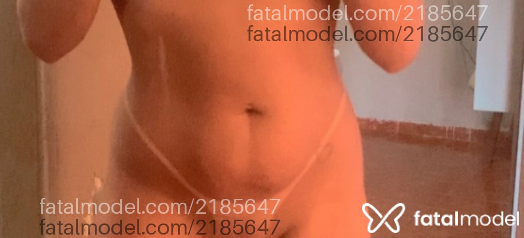 Acompanhante mulher morena (o) de olhos pretos - Manuela