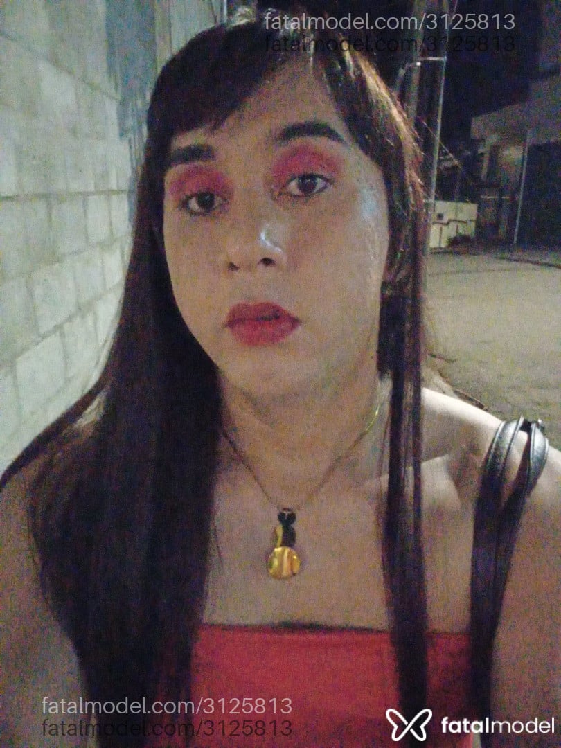 Acompanhante homem trans com cabelo castanho de olhos castanhos - Matheus