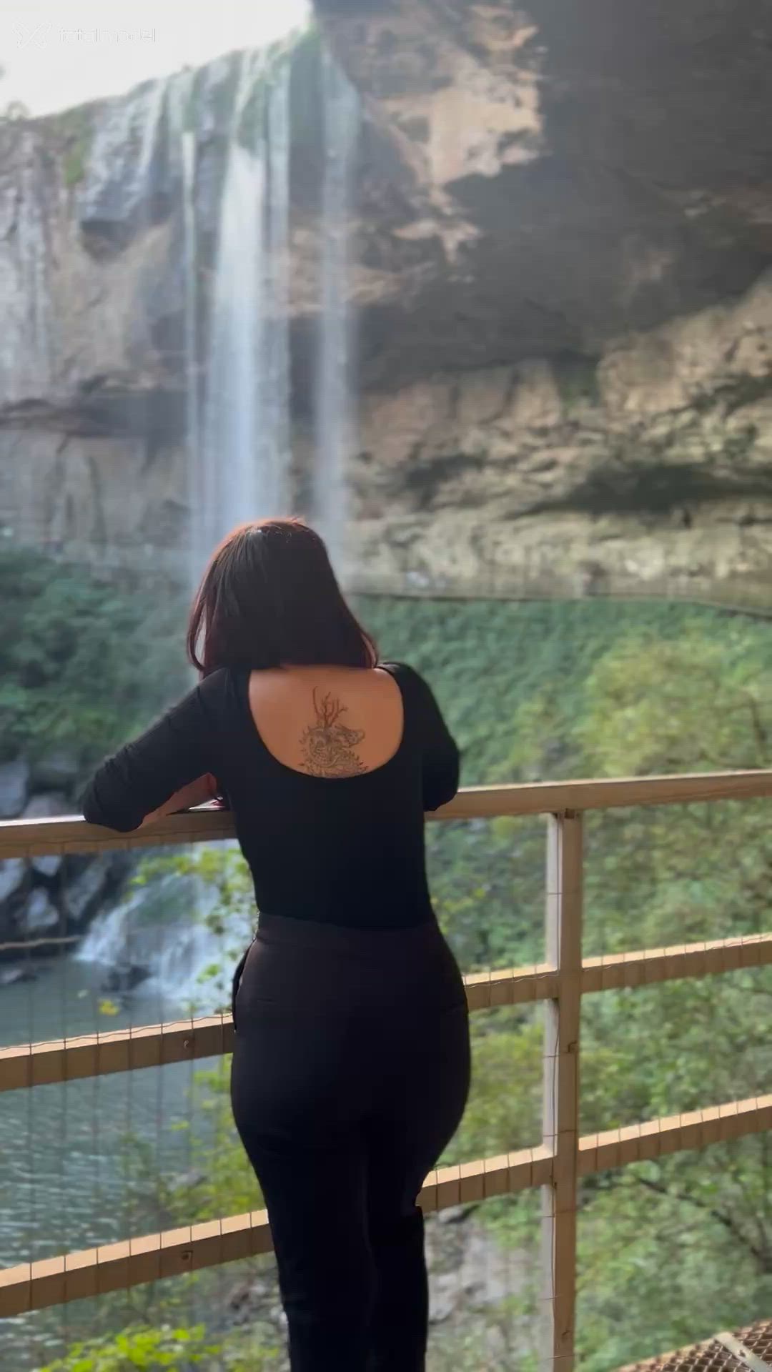 Acompanhante mulher com cabelo castanho de olhos castanhos - Alice