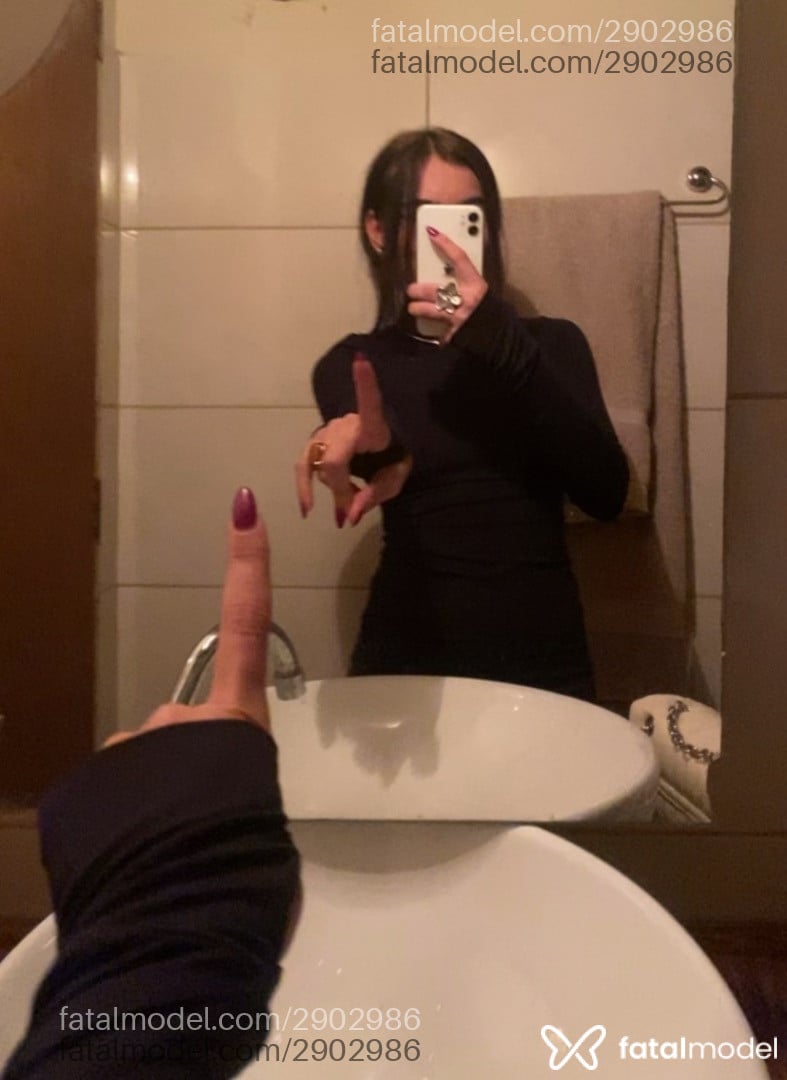 Acompanhante mulher com cabelo castanho de olhos castanhos - Flávia Melo Acompanhante mulher com cabelo castanho de olhos castanhos - Flávia Melo