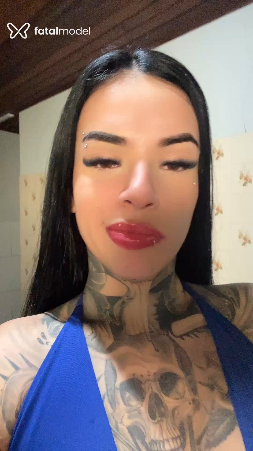 Acompanhante mulher com cabelo castanho de olhos castanhos - Larissa Lima