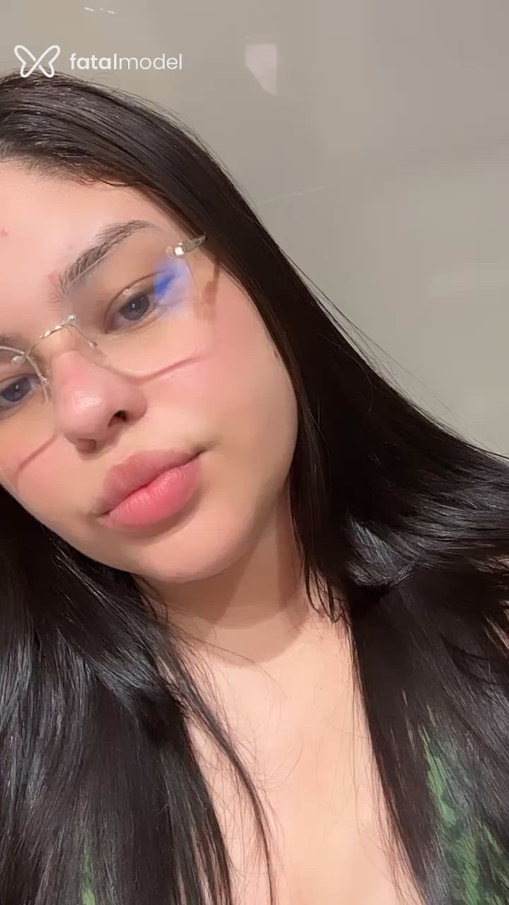 Acompanhante mulher com cabelo castanho de olhos mel - Yngrid Santos Acompanhante mulher com cabelo castanho de olhos mel - Yngrid Santos