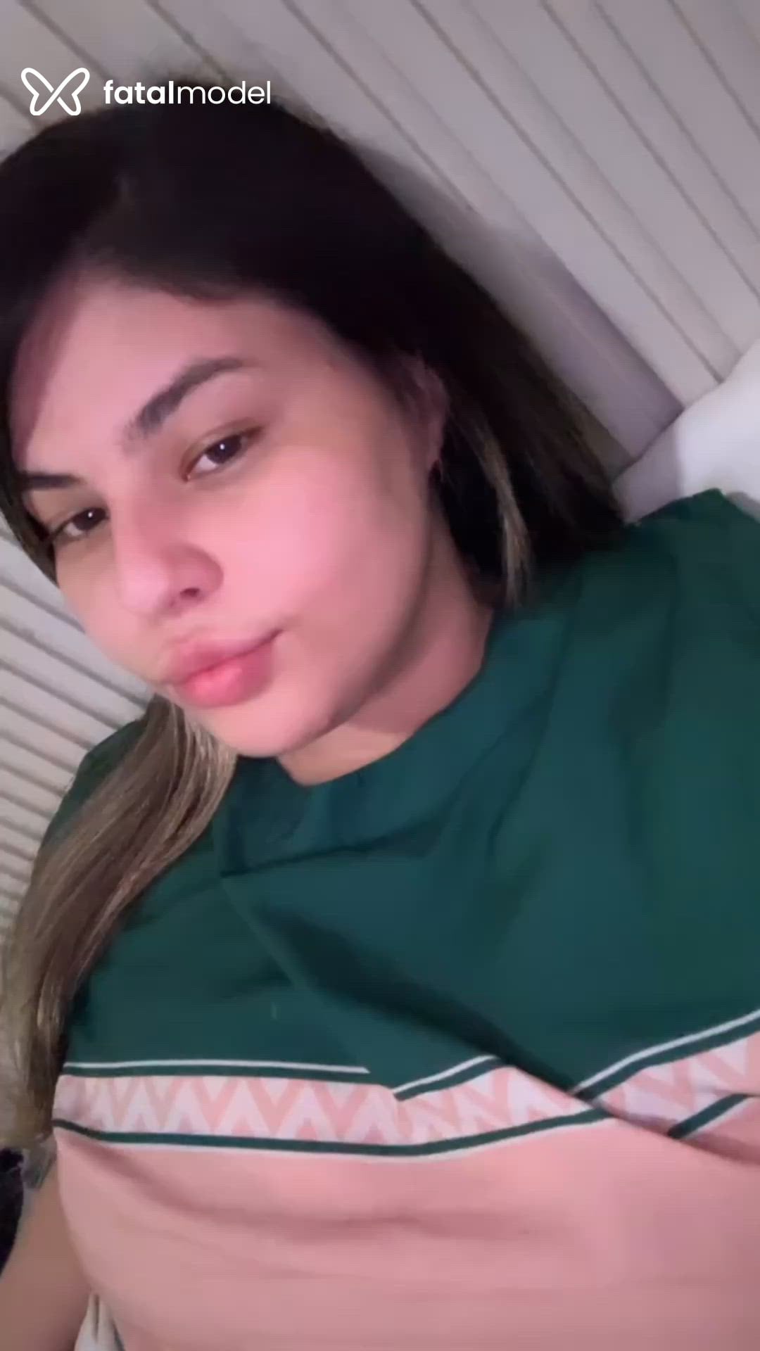 Acompanhante mulher com cabelo castanho de olhos mel - Yngrid Santos Acompanhante mulher com cabelo castanho de olhos mel - Yngrid Santos