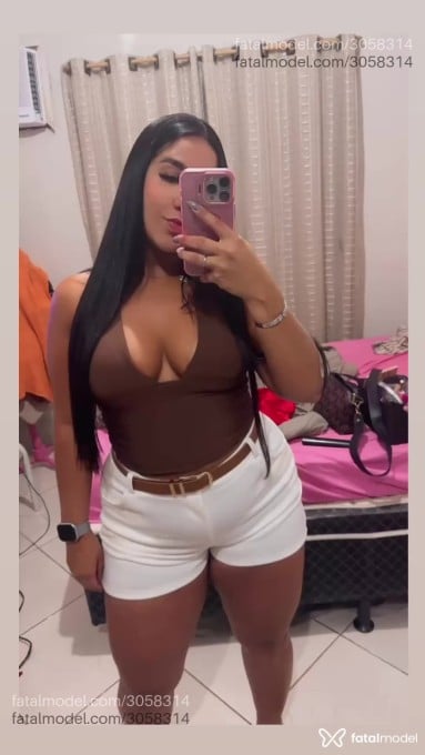 Acompanhante mulher morena (o) de olhos castanhos - Vick Alves Acompanhante mulher morena (o) de olhos castanhos - Vick Alves