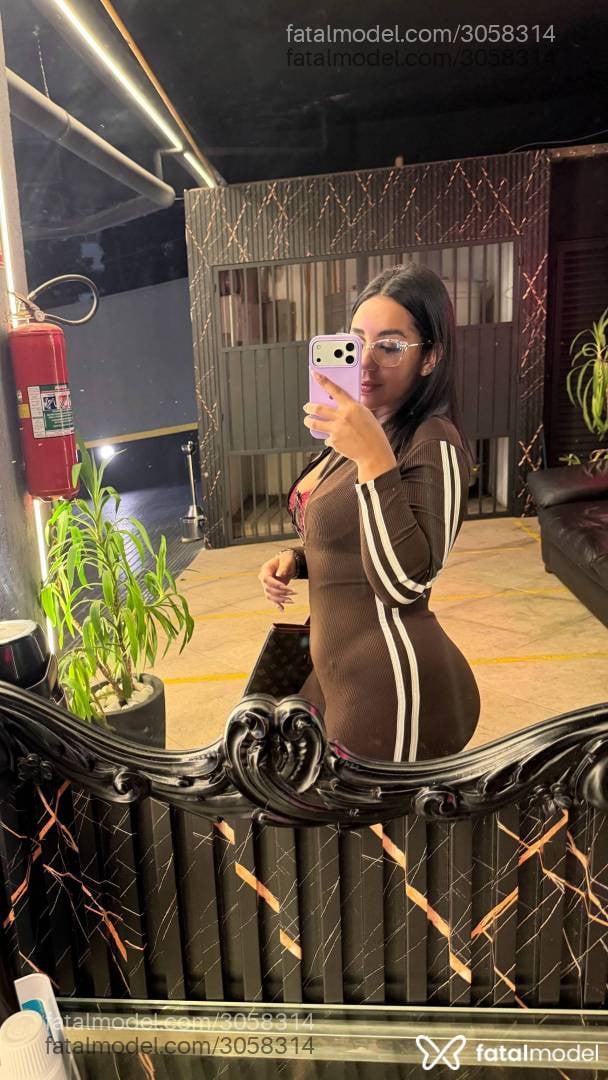 Acompanhante mulher morena (o) de olhos castanhos - Vick Alves
