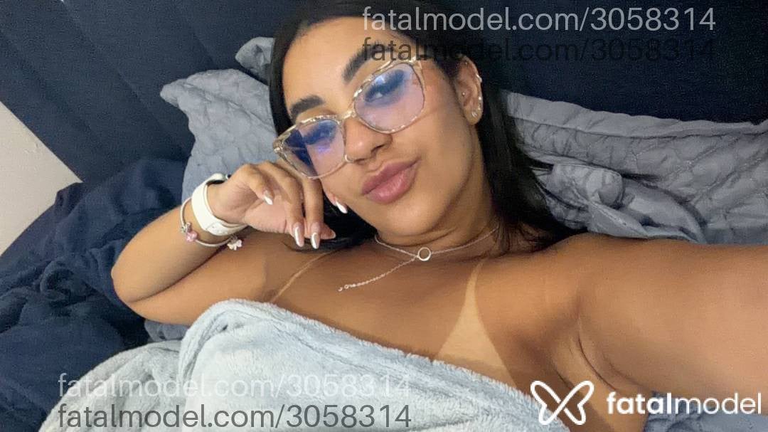 Acompanhante mulher morena (o) de olhos castanhos - Vick Alves