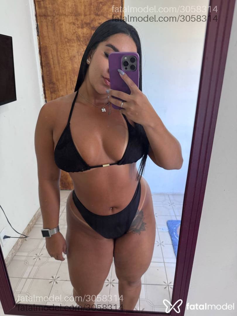 Acompanhante mulher morena (o) de olhos castanhos - Vick Alves Acompanhante mulher morena (o) de olhos castanhos - Vick Alves
