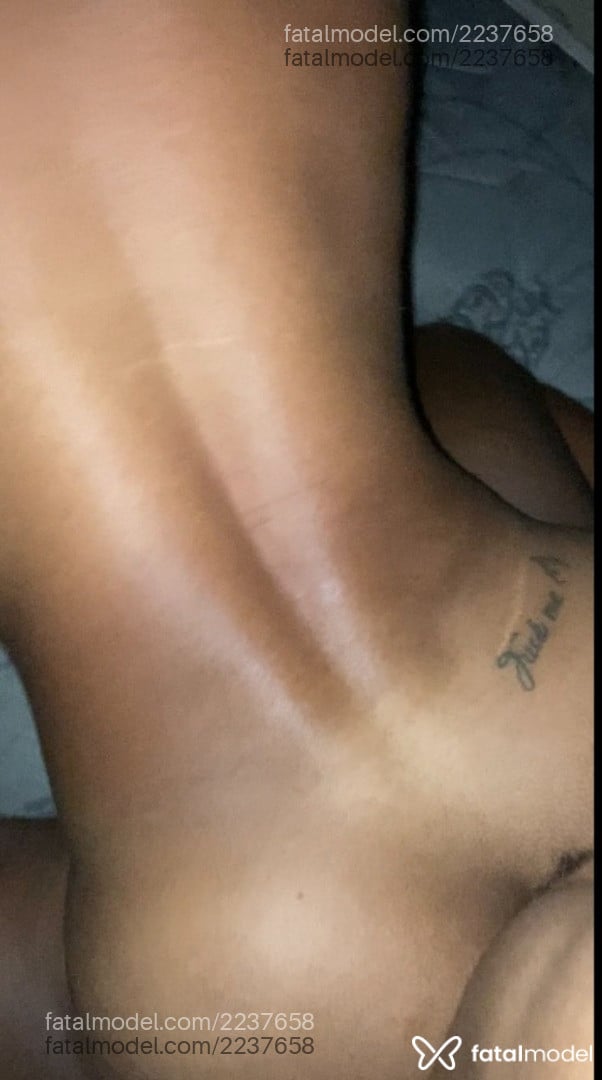 Acompanhante mulher trans morena (o) de olhos pretos - Júlia Ayla