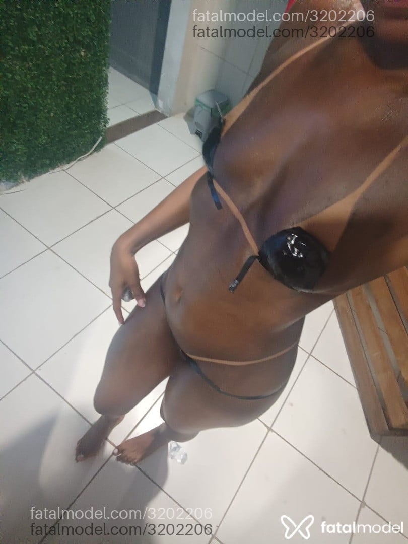 Acompanhante mulher morena (o) de olhos pretos - Andreia