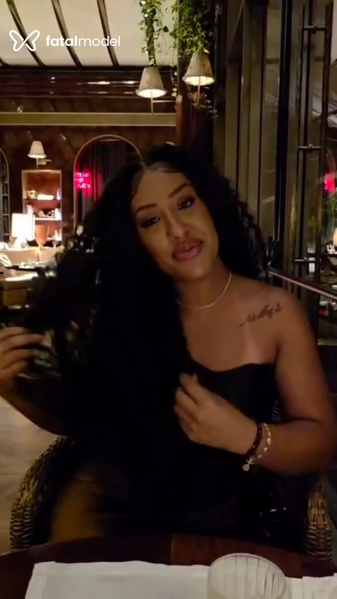 Acompanhante mulher com cabelo castanho de olhos castanhos - Karinn