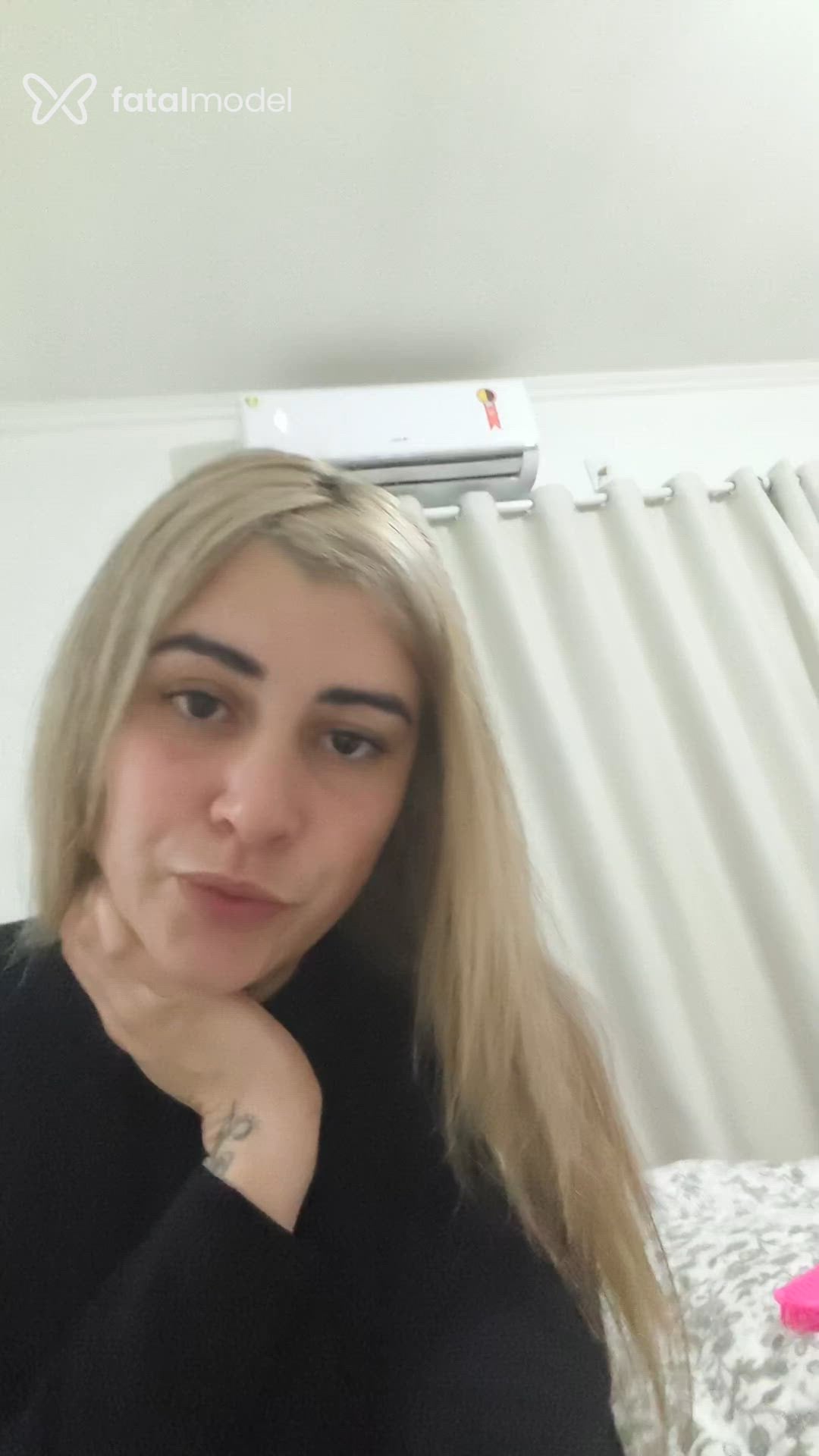 Acompanhante mulher loira (o) de olhos castanhos - Vitória Acompanhante mulher loira (o) de olhos castanhos - Vitória