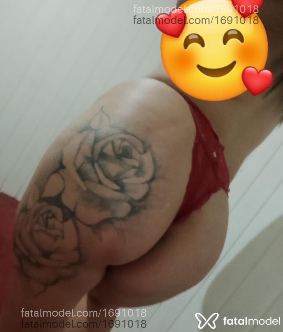Acompanhante mulher com cabelo castanho de olhos castanhos - Duany