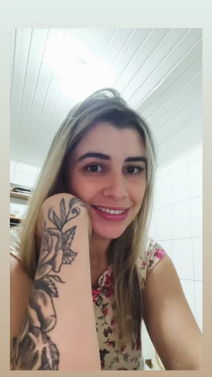 Acompanhante mulher loira (o) de olhos castanhos - Vitória Acompanhante mulher loira (o) de olhos castanhos - Vitória