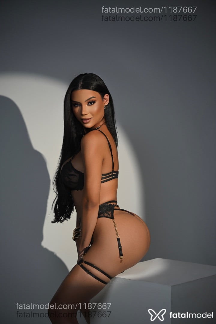 Acompanhante travesti morena (o) de olhos pretos - ISABELLA BERTASSI