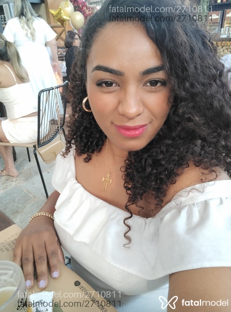 Acompanhante mulher morena (o) de olhos castanhos - Sarah Lins