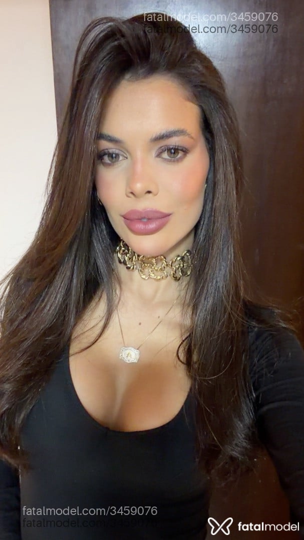 Acompanhante mulher morena (o) de olhos verdes - Luísa